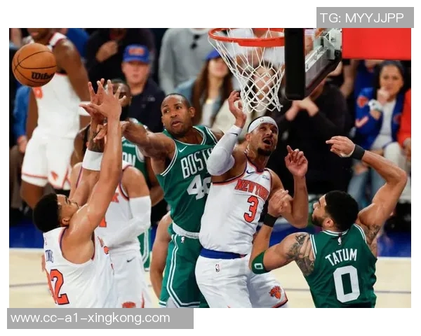 兰德尔半场表现抢眼9中5砍下15分9篮板10助攻接近三双成球队关键力量 兰德尔半场表现抢眼9中5砍下15分9篮板10助攻接近三双成球队关键力量