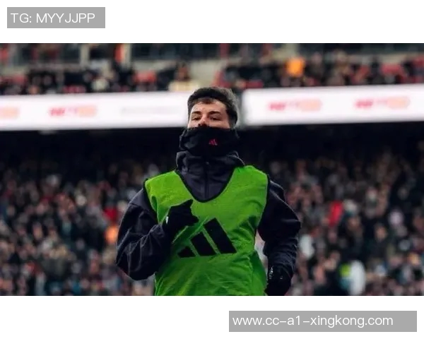 阿莫林积极引入青训新星18岁莱西在一线队训练中表现抢眼